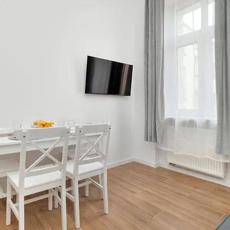 Modern In The Center Of By Renters Łódź