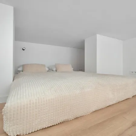 Appartamento Modern In The Center Of By Renters *