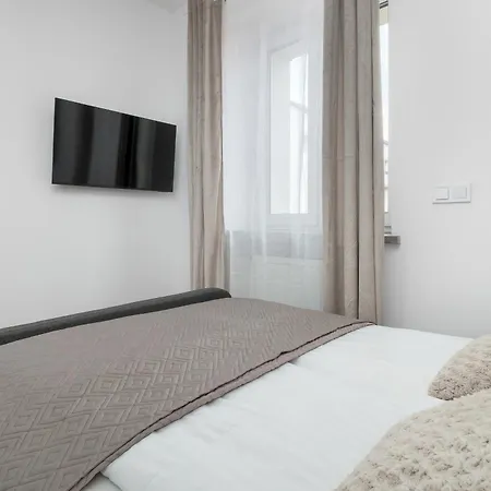 Modern In The Center Of By Renters