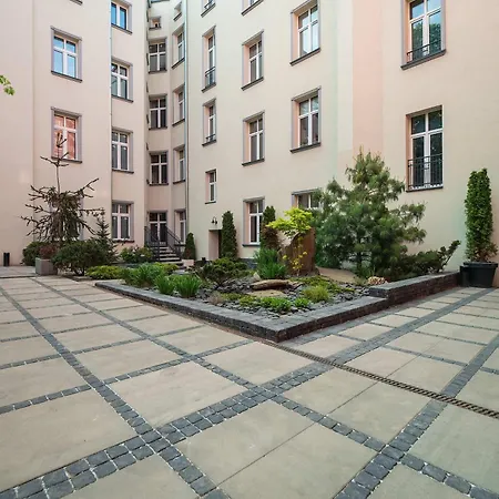 Modern In The Center Of By Renters Łódź